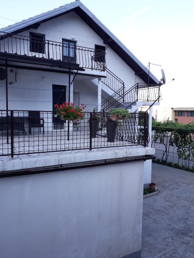 Kuca Za Odmor Varos Villa Vrlika Exterior photo