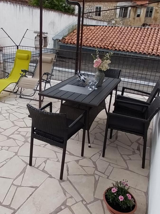 Kuca Za Odmor Varos Villa Vrlika Exterior photo